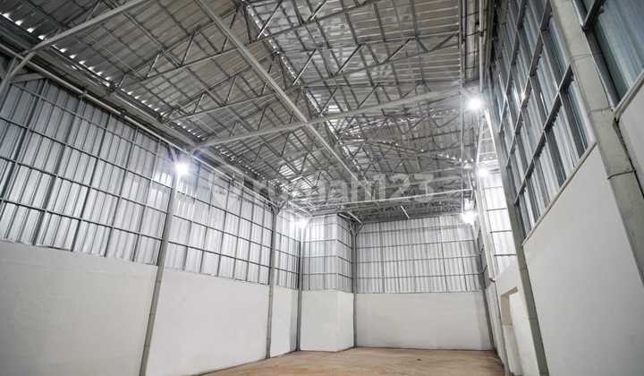 Gudang Dalam Kota 2 Lantai Ceiling 9 Meter Hadap Timur Terletak di Jalan Tiang Bendera Roa Malaka Tambora Jakarta Barat