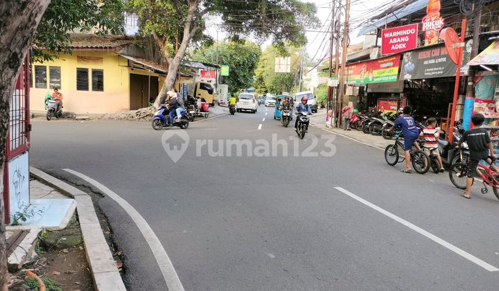 3-Story House with 30 Rooms, Formerly a Fully Occupied Boarding House. Location Near Campus, Mall, and Offices. Situated on Tomang Main Road. 2