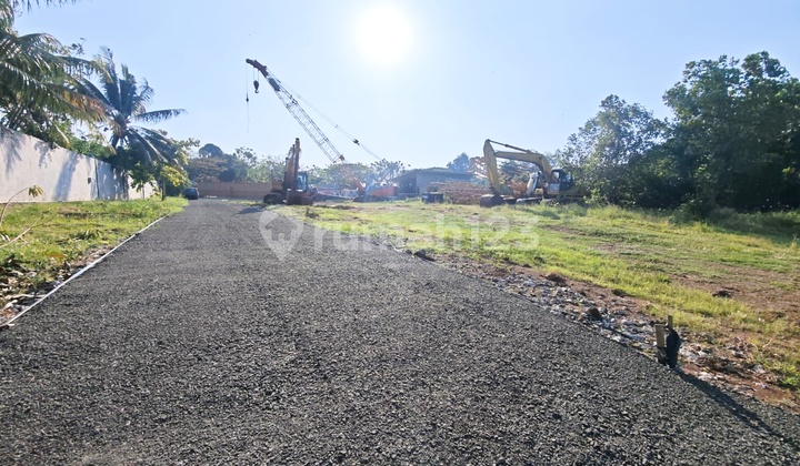 Tanah Murah dan Luas 27.641 Meter Ada Bangunan Gudang dan Kantor bisa Pecah Kavling Terletak di Jalan Raya Kampung Melayu Nembus ke Jalan Babakan Asem Teluk Naga