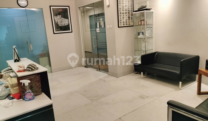 Spacious Office Space with 15 Rooms, Adjacent to Mall, Strategic Location in Gandaria 8 Office Complex Spacious Office Space with 15 Rooms, Adjacent to Mall, Strategic Location in Gandaria 8 Office Complex