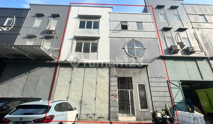 3-Storey Warehouse Full with Office, Living Space, Goods Lift, Strategic Location in Elang Laut Pantai Indah Kapuk PIK 1 Integrated Industrial Center Warehouse Complex.