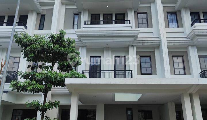 Rumah Megah 3 Lantai Ukuran 8x18 Ada Lift Pribadi Terletak Di Perumahan Winona Alam Sutera