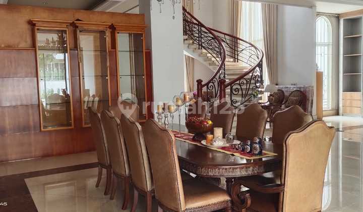 Rumah Mewah Design Premium Semi Furnished Hadap Timur Terletak Di Perumahan Pluit Putra