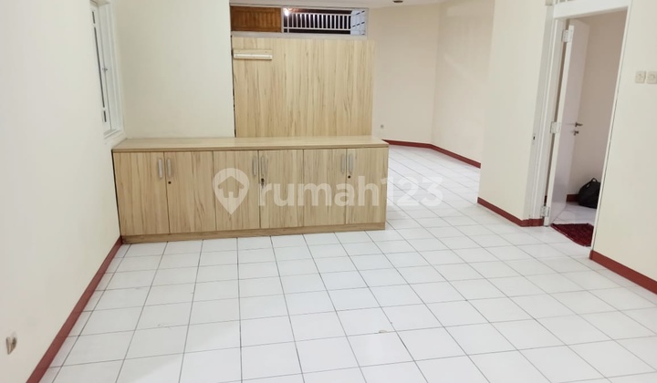 Rumah Luas Dan Rapi Terletak Di Perumahan Yang Tenang Dan Nyaman Di Tomang Jakarta Barat 2