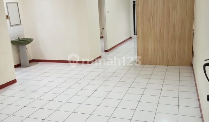 Rumah Luas Dan Rapi Terletak Di Perumahan Yang Tenang Dan Nyaman Di Tomang Jakarta Barat