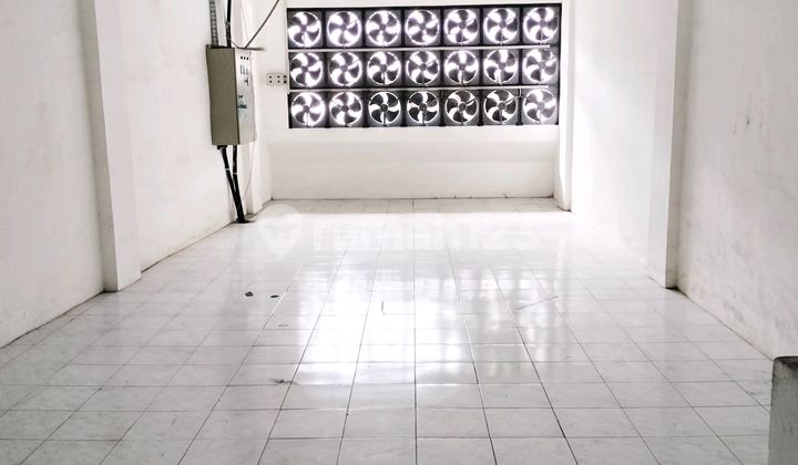 Ruko Murah 3 Lantai Hoki Bentuk Ngantong Kondisi Rapi Dan Terawat Di Jembatan Gambang Jembatan Dua Ruko Murah 3 Lantai Hoki Bentuk Ngantong Kondisi Rapi Dan Terawat Di Jembatan Gambang Jembatan Dua