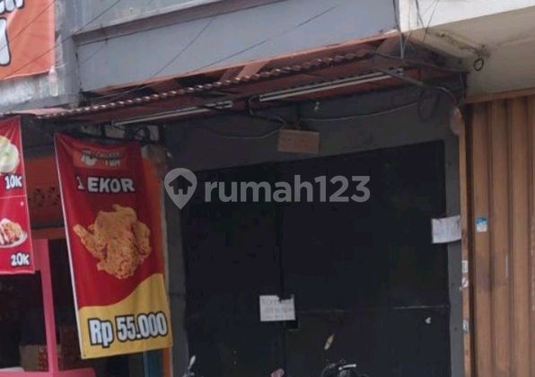 Strategic Cheap Shop House in a Busy Area, Suitable for Business, Residence, Dining Located in Pademangan