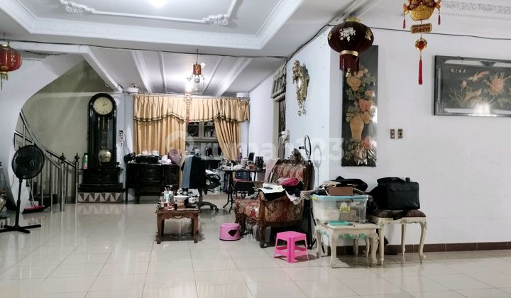 Rumah Hook 2 Lantai Ukuran 13X19.5 Sudah SHM Lokasi Stretegis di Taman Ratu Jakarta Barat