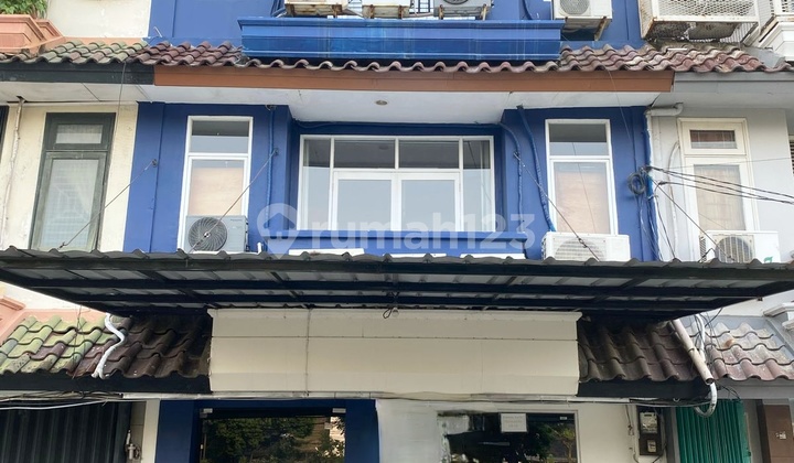 Wide 6 Semi-Furnished Shop House in Good and Well-Maintained Condition, Suitable for Office, Business, or Residence. Strategic Location in Greenville Tanjung Duren. 2
