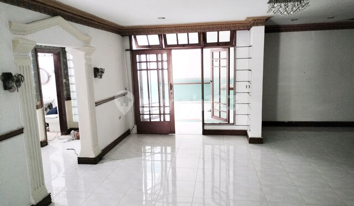 Spacious and Comfortable 2-Story House 10x20 with SHM Located in Muara Karang Housing Complex
