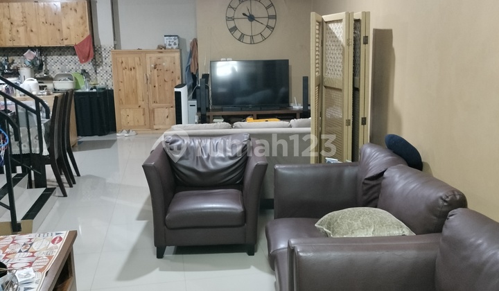 Rumah 2 Lantai Bentuk Ngantong Sudah SHM Lokasi Strategis di Puri Indah Rumah 2 Lantai Bentuk Ngantong Sudah SHM Lokasi Strategis di Puri Indah