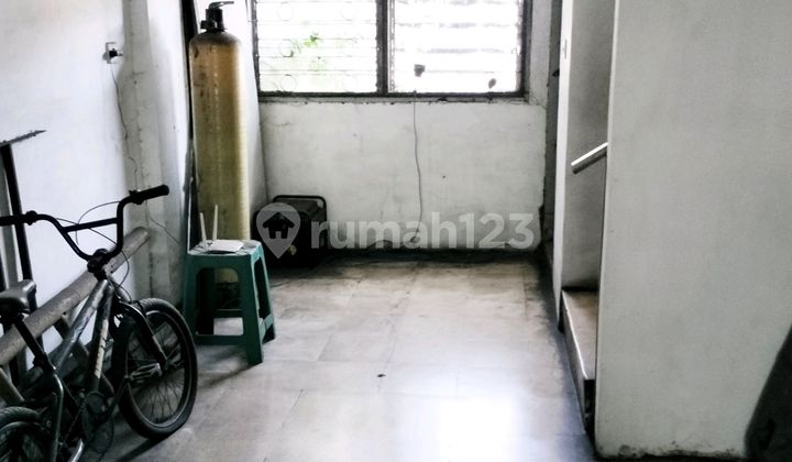 Affordable 3-Story Shop House with SHM, Suitable for Business, Office, Residence, Strategic Location by Jembatan Tiga Highway. 2