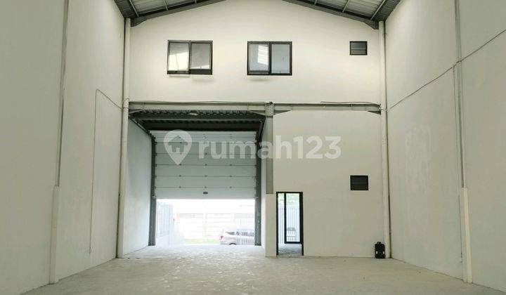 Gudang Luas Posisi Hook Ada Kantor 2 Lantai Akses Container 40 Feet Terletak di Daan Mogot Tangerang