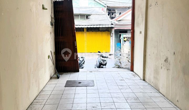 Affordable 2-Storey Shop House Suitable for Business, Shop, Culinary, Residence Located in a Bustling Main Road Area, Pademangan