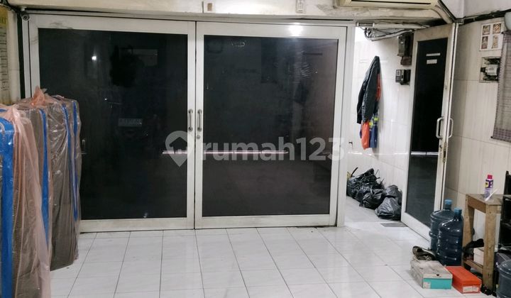 Strategic 3-Story Shop House in a Busy Area, East-Facing, Suitable for Shop, Business, Residence Located in Teluk Gong Aladin. Strategic 3-Story Shop House in a Busy Area, East-Facing, Suitable for Shop, Business, Residence Located in Teluk Gong Aladin.