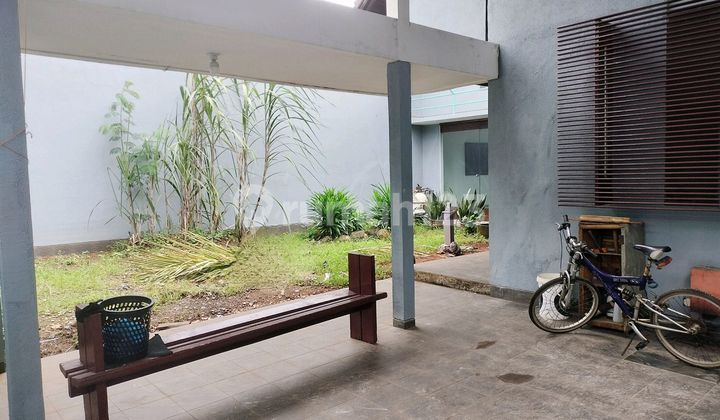 Rumah 3 Lantai Design Estetik Sudah SHM Hadap Timur Terletak di Komplek Perumahan Green Garden 2