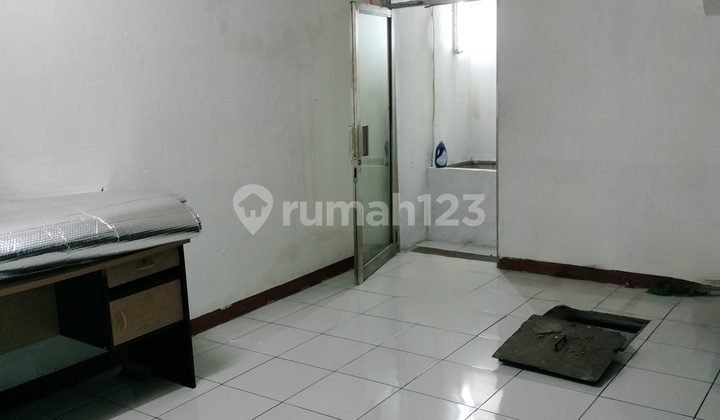 5-Story Shop House Suitable for Office, Warehouse, Business Near Busway and MRT Stops Located on Hasyim Ashari Main Road Near Gajah Mada, Central Jakarta 2
