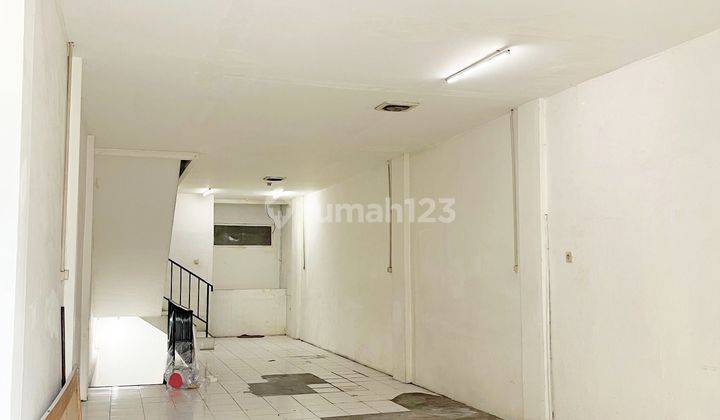 Ruko 4.5 Lantai Strategis Di Pinggir Jalan Raya Cocok Untuk Usaha, Kantor, Tempat Tinggal Lokasi Di Tubagus Angke 2