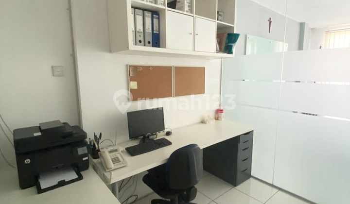 Ruko Lebar 6 Semi Furnished Kondisi Baik Dan Terawat Cocok Untuk Kantor, Usaha, Tempat Tinggal Lokasi Strategis Di Greenville Tanjung Duren 