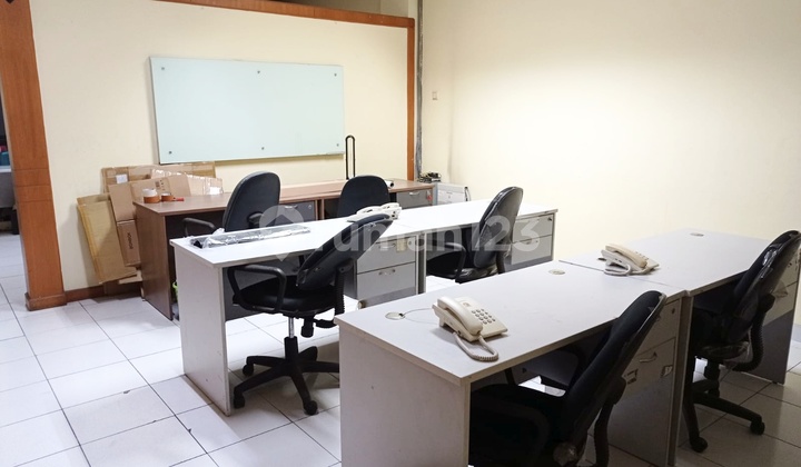 Ruko 4 Lantai Lokasi Strategis Cocok untuk Kantor, Usaha, Bisnis Terletak di Puri Indah Jakarta Barat Ruko 4 Lantai Lokasi Strategis Cocok untuk Kantor, Usaha, Bisnis Terletak di Puri Indah Jakarta Barat