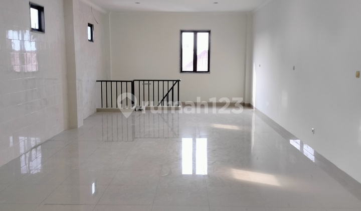 Ruko Rapi Sudah Direnovasi Cocok Untuk Usaha Atau Kantor Pakiran Luas Lokasi Strategis Di Greenville Taman Ratu Ruko Rapi Sudah Direnovasi Cocok Untuk Usaha Atau Kantor Pakiran Luas Lokasi Strategis Di Greenville Taman Ratu