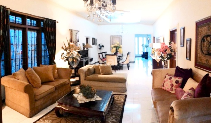 Rumah Megah dan Luas 1.5 Lantai Akses Pintu Masuk Ada 2 Dari Pisangan Lama dan Ahmad Yani Bypass Terletak di Jatinegara Jakarta Timur