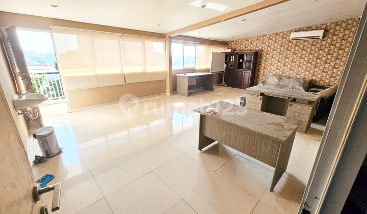 Four-Storey Terrace Shophouse Full Size 8.5x22 with Elevator, Suitable for Office, Bank, Shop, Living, Gym, Billiards, Strategically Located on Srengseng Raya, West Jakarta. 2