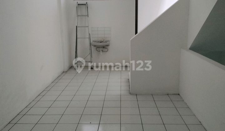 Ruko Strategis Cocok Untuk Usaha, Kantor Sudah Shm Parkiran Luas Terletak Di Komplek Ruko Hadap Jalan Raya Srengseng