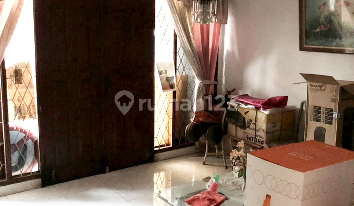 Murah di Bawah Pasaran Rumah 2 Lantai Hadap Timur Sudah SHM Lokasi Strategis di Kebon Jeruk di Belakang Permata Hijau