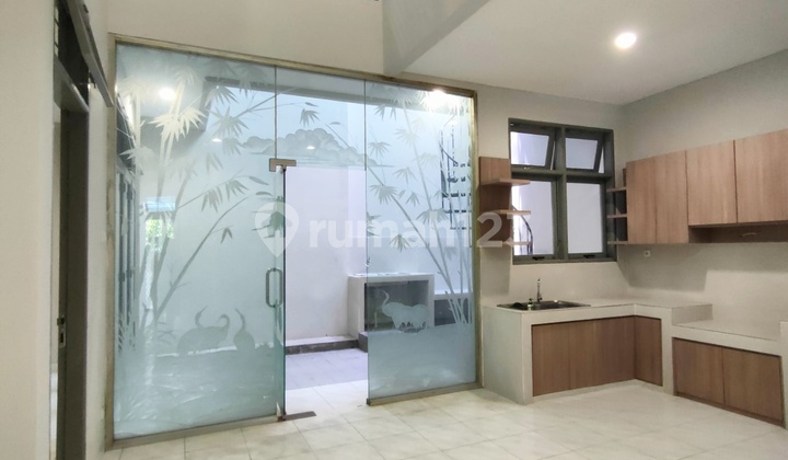 Rumah Rapi Sudah Direnovasi Total Kamar Banyak Sudah Shm Terletak Di Perumahan Tomang Yang Tenang