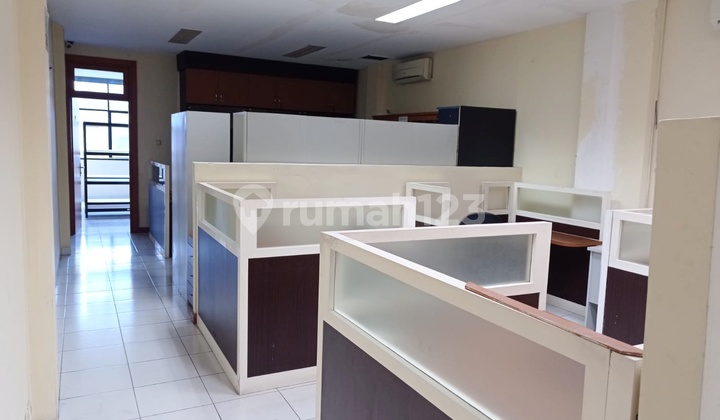 4-Story Shophouse Strategic Location Suitable for Office, Business, Commerce Located in Puri Indah, West Jakarta 2