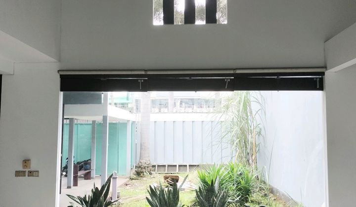 Rumah 3 Lantai Design Estetik Sudah SHM Hadap Timur Terletak di Komplek Perumahan Green Garden