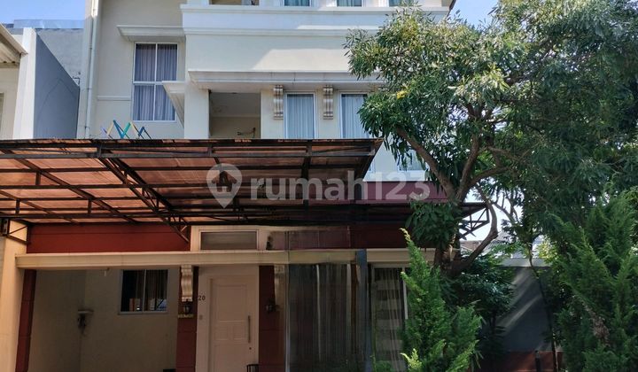 Rumah 3 Lantai Posisi Hook Ada Taman Samping Furnished Siap Huni Terletak Di Komplek Perumahan Yang Asri Dan Tenang Casa Jardin Daan Mogot 1