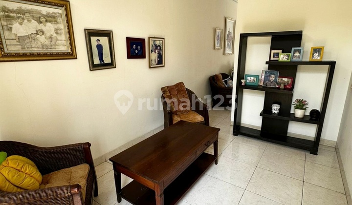 Rumah Cantik 2 Lantai Sudah SHM Hadap Timur Terletak di Perumahan Taman Giri Loka Bsd Tangerang 2