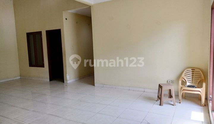 2-Story Spacious House with 12 Rooms, Flood-Free, Strategic Location on Palapa Road Behind Sunrise Garden 2