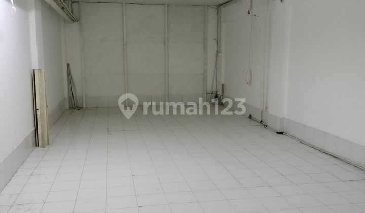 4-Story Shop House with SHM, Suitable for Office, Business, Warehouse, Strategically Located in Mall Season City Area, Jembatan Besi Latumenten. 2