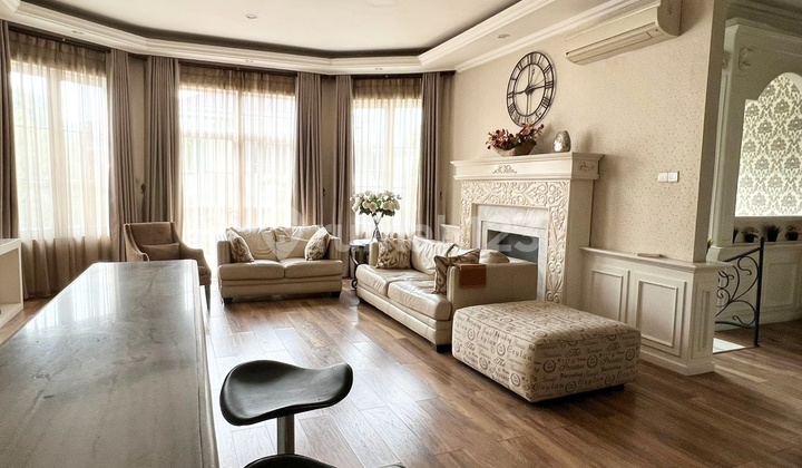 Rumah Mewah 3.5 Lantai Design Klasik Super Elegant Full Furnished Siap Huni Sertifikat SHM Terletak di Komplek Perumahan Premium Mayang Permai Pantai Indah Kapuk Pik 1