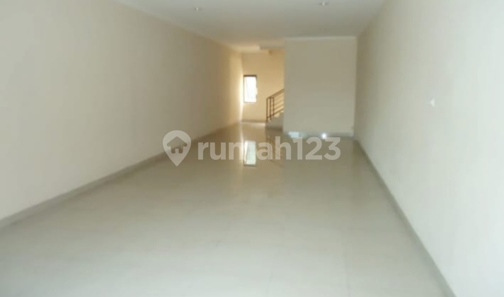 Ruko 4 Lantai Sudah SHM Parkiran Luas Cocok untuk Kantor, Tempat Usaha Lokasi Strategis Dekat Rumah Sakit Terletak di Pos Pengumben Permata Hijau