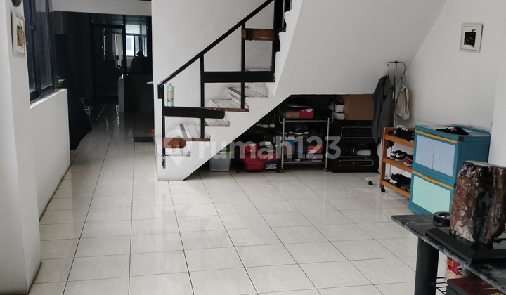 4x54 Shophouse, 3.5 Floors with SHM, Suitable for Business, Boarding House, Residence, Office. Located on Jalan Alaydrus Petojo Gajah Mada. 2