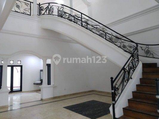 Rumah Mewah luas 605 m Dekat Pintu Tol Jatibening 4