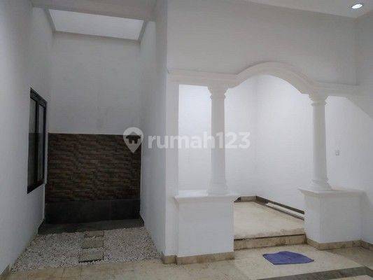 Rumah Mewah luas 605 m Dekat Pintu Tol Jatibening 8