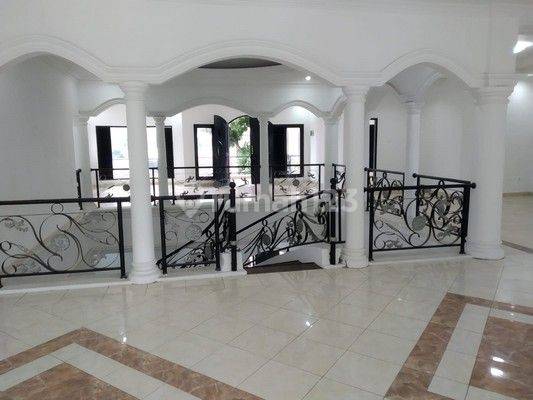 Rumah Mewah luas 605 m Dekat Pintu Tol Jatibening 14