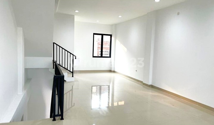 Ruko SHM 3 Lt Kencana Loka Sek.12, Bsd, Tangerang Selatan, Banten 7