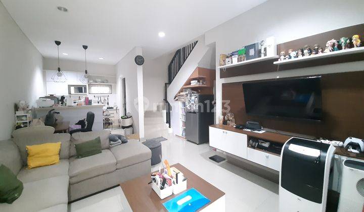 Rumah 2 Lantai Sudah Renovasi Furnished di Bsd The Savia, Tangerang 1