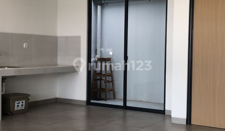 QUICK SALE READY-TO-OCCUPY HOUSE IN YUTHICA - BSD, TANGERANG, WELL-MAINTAINED 2