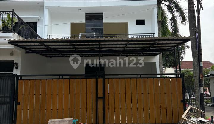 Rumah Baru Hoek 2 Lantai di Villa Melati Mas, Tangerang Selatan SHM Rumah Baru Hoek 2 Lantai di Villa Melati Mas, Tangerang Selatan SHM