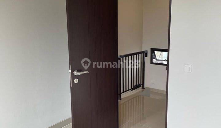 Rumah 2 Lantai Baru di Castila Nuevo, Bsd Tangerang Selatan  2