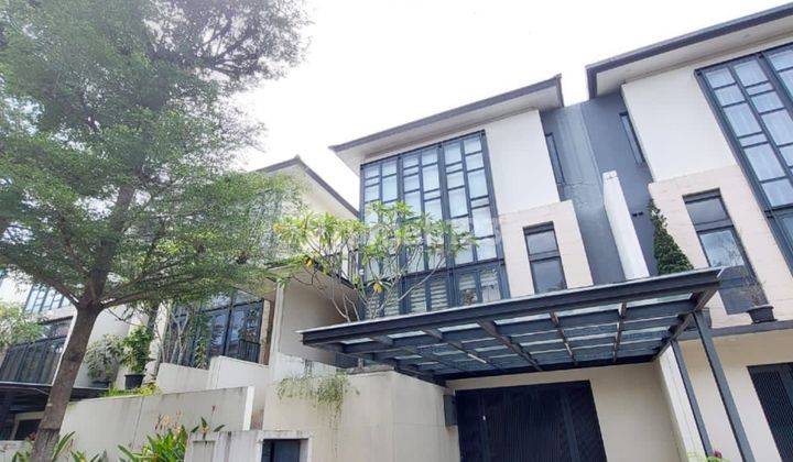 Rumah Mewah hdp Selatan 3lantai di Lancewood Navapark BSD City