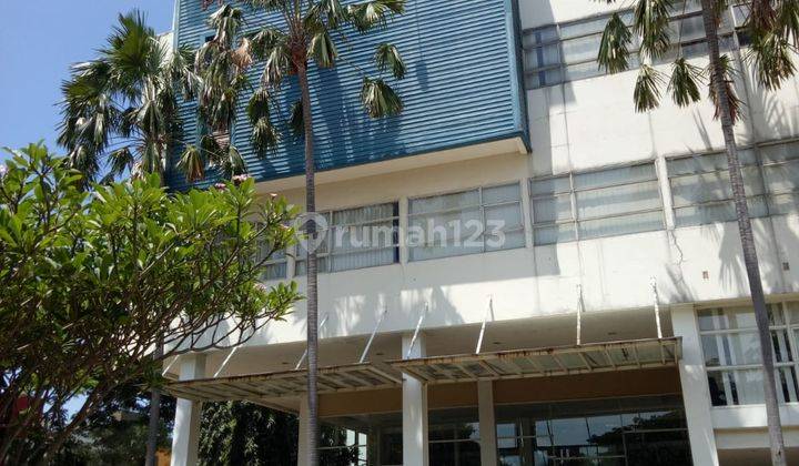 Ruang usaha  3 lantai 1 bastmen jalan utama di Lippo Cikarang  5