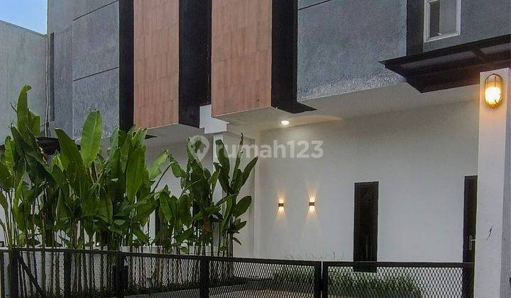 Rumah Bagus Modern Minimalis Dengan Swimming Pool Di Solo Baru 1